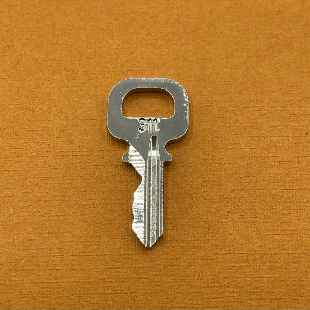 Louis Vuitton Silver Tone Cadena Key #311 For Speedy Alma Lock LV - Picture 8 of 10